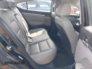 2020 Hyundai Elantra Value Edition z VIN KMHD84LFXLU073418, wystawiony jako IAAI lot #42100145 z przebiegiem 83 365 mil mil oraz . Historia ofert i sprzedaży dostępna na DreamBid. Obrazek 8.