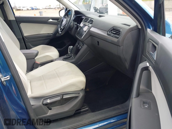 2019 Volkswagen Tiguan SE with VIN 3VV3B7AX2KM064568, listed as a IAAI auction lot 42008754 with 53,132 mi miles and . Bid and sale history available at DreamBid. Image 5.