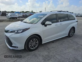 2024 Toyota Sienna XLE with VIN 5TDJRKECXRS206882, listed as a Copart auction lot 64108435 with 33,543 mi miles and Clean title. Bid and sale history available at DreamBid. Image 1.