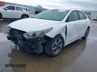 2021 Kia Forte LXS z VIN 3KPF24ADXME377638, wystawiony jako IAAI lot #42467878 z przebiegiem 53 446 mil mil oraz . Historia ofert i sprzedaży dostępna na DreamBid. Obrazek 2.