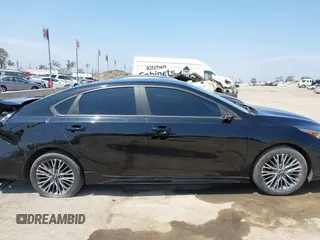 2023 Kia Forte GT-Line z VIN 3KPF54AD2PE610570, wystawiony jako IAAI lot #41744796 z przebiegiem 32 700 mil mil oraz . Historia ofert i sprzedaży dostępna na DreamBid. Obrazek 13.