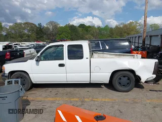 2000 GMC New Sierra 1500 SL with VIN 2GTEC19V9Y1258289, listed as a IAAI auction lot 41946938 with 484,330 mi miles. Bid and sale history available at carsss.com. Image 14.