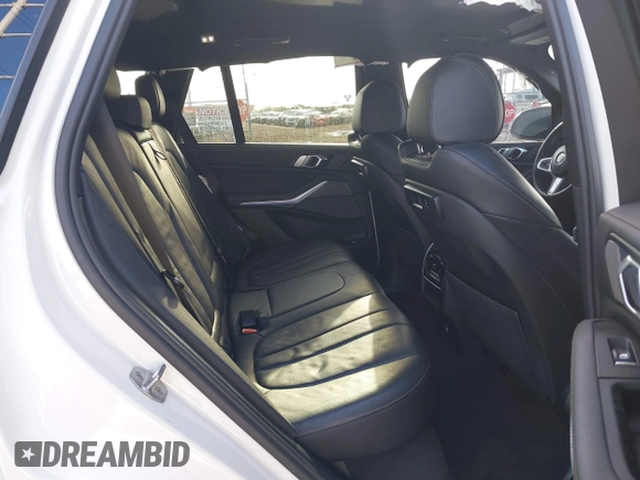 2021 BMW X5 sDrive40i with VIN 5UXCR4C00M9D80482, listed as a IAAI auction lot 41636009 with 85,103 mi miles. Bid and sale history available at carsss.com. Image 8.
