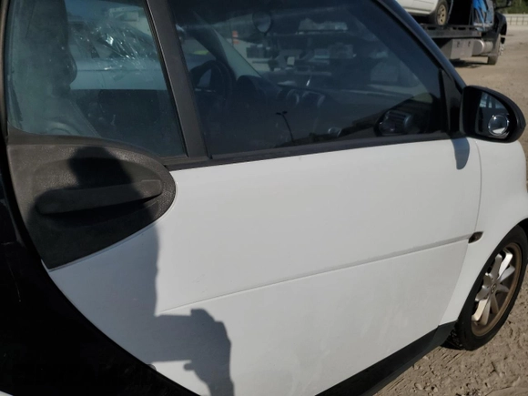 2009 Smart fortwo Passion z VIN WMEEK31X29K274073, wystawiony jako Copart lot #66758044 z przebiegiem 128 564 mil mil oraz Szkoda całkowita • Salvage title. Historia ofert i sprzedaży dostępna na DreamBid. Obrazek 10.