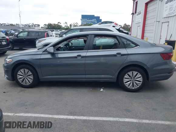 2020 Volkswagen Jetta S z VIN 3VWCB7BUXLM069700, wystawiony jako IAAI lot #42373109 z przebiegiem 66 141 mil mil oraz . Historia ofert i sprzedaży dostępna na DreamBid. Obrazek 14.