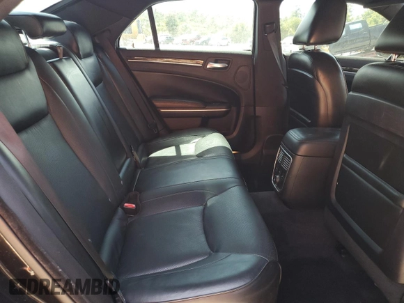 2011 Chrysler 300 C z VIN 2C3CA6CT1BH514624, wystawiony jako Copart lot #54849915 z przebiegiem 103 879 mil mil oraz Szkoda całkowita • Salvage title. Historia ofert i sprzedaży dostępna na DreamBid. Obrazek 10.