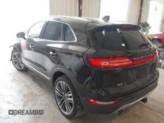 2015 Lincoln MKC z VIN 5LMTJ1BH4FUJ32742, wystawiony jako IAAI lot #42249774 z przebiegiem 92 354 mil mil oraz . Historia ofert i sprzedaży dostępna na DreamBid. Obrazek 3.
