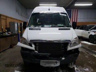 2011 Freightliner Sprinter with VIN WDRPE8CCXB5547450, listed as a Copart auction lot 43731135 with 212,275 mi miles and Clean Title. Bid and sale history available at DreamBid. Image 5.