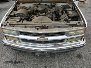 1998 Chevrolet Suburban with VIN 3GNEC16R1WG114237, listed as a Copart auction lot 53215835 with 330,054 mi miles and Clean Title. Bid and sale history available at carsss.com. Image 12.