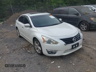 2014 Nissan Altima SV with VIN 1N4AL3AP7EC113058, listed as a IAAI auction lot 42077353 with 216,015 mi miles and . Bid and sale history available at DreamBid. Image 1.