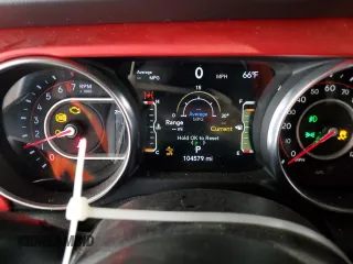 2020 Jeep Gladiator Rubicon z VIN 1C6JJTBG4LL102523, wystawiony jako Copart lot #54735955 z przebiegiem 104 579 mil mil oraz Szkoda całkowita • Salvage title. Historia ofert i sprzedaży dostępna na DreamBid. Obrazek 9.