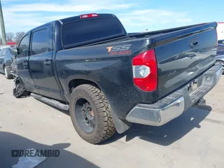 2018 Toyota Tundra SR5 z VIN 5TFDW5F12JX694518, wystawiony jako IAAI lot #41663831 z przebiegiem 183 220 mil mil oraz . Historia ofert i sprzedaży dostępna na DreamBid. Obrazek 3.