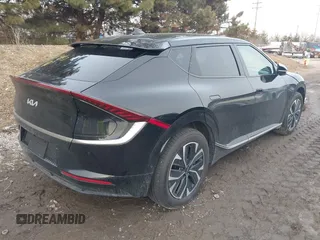 2024 Kia EV6 Light Long Range z VIN KNDC3DLCXR5619447, wystawiony jako IAAI lot #41514020 z przebiegiem 576 mil mil oraz . Historia ofert i sprzedaży dostępna na DreamBid. Obrazek 4.