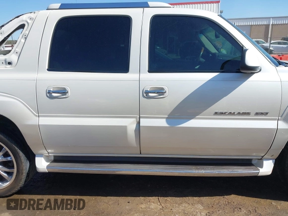2003 Cadillac Escalade EXT with VIN 3GYEK63N73G165113, listed as a IAAI auction lot 41995449 with 257,470 mi miles. Bid and sale history available at carsss.com. Image 14.
