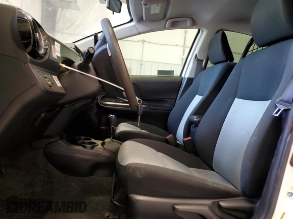 2016 Toyota Prius One z VIN JTDKDTB36G1134862, wystawiony jako Copart lot #53493945 z przebiegiem Nie podano mil oraz Czysty tytuł • Clean title. Historia ofert i sprzedaży dostępna na DreamBid. Obrazek 7.