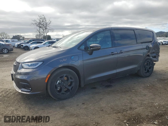 2022 Chrysler Pacifica Hybrid Limited with VIN 2C4RC1S77NR208193, listed as a Copart auction lot 47320125 with 28,282 mi miles and Salvage title. Bid and sale history available at DreamBid. Image 1.