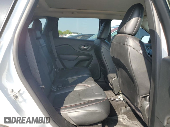 2015 Jeep Cherokee Trailhawk z VIN 1C4PJMBS6FW558653, wystawiony jako Copart lot #51066195 z przebiegiem 32 905 mil mil oraz Szkoda całkowita • Salvage title. Historia ofert i sprzedaży dostępna na DreamBid. Obrazek 11.