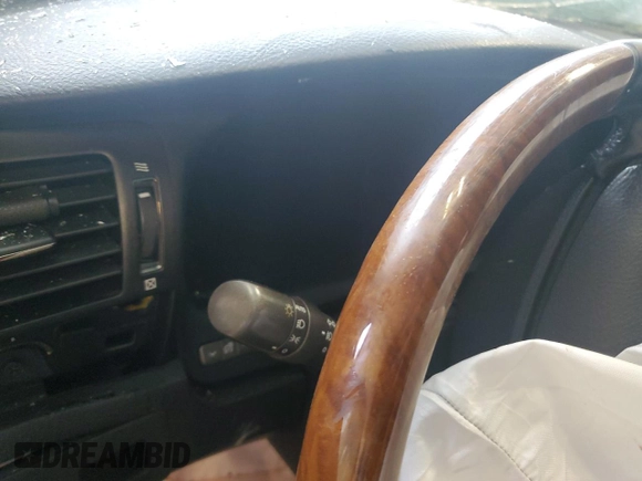2011 Lexus LS 460 z VIN JTHCL5EF6B5011460, wystawiony jako Copart lot #56664115 z przebiegiem Nie podano mil oraz Szkoda całkowita • Salvage title. Historia ofert i sprzedaży dostępna na DreamBid. Obrazek 9.