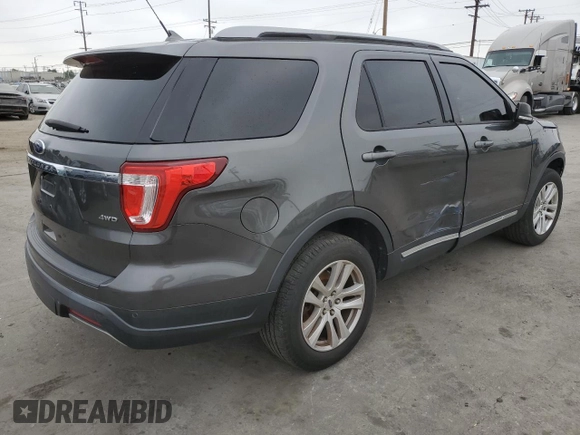 2019 Ford Explorer XLT z VIN 1FM5K8D84KGA87650, wystawiony jako Copart lot #64618715 z przebiegiem 49 213 mil mil oraz Czysty tytuł • Clean title. Historia ofert i sprzedaży dostępna na DreamBid. Obrazek 3.