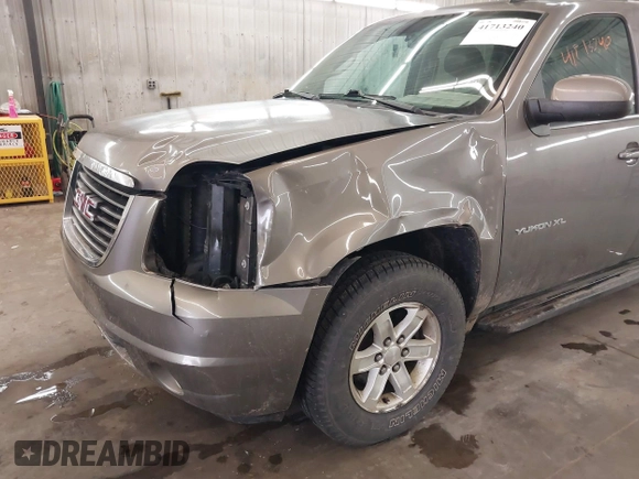 2013 GMC Yukon XL SLT with VIN 1GKS2KE71DR213758, listed as a IAAI auction lot 41713240 with 193,611 mi miles. Bid and sale history available at carsss.com. Image 6.