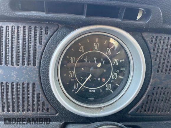 1971 Volkswagen Beetle с VIN 1112951565, выставлен на аукционе Copart как лот 49537455 с пробегом 21 815 миль миль и Чистый • Clean title. История ставок и продаж доступна на DreamBid. Изображение 8.