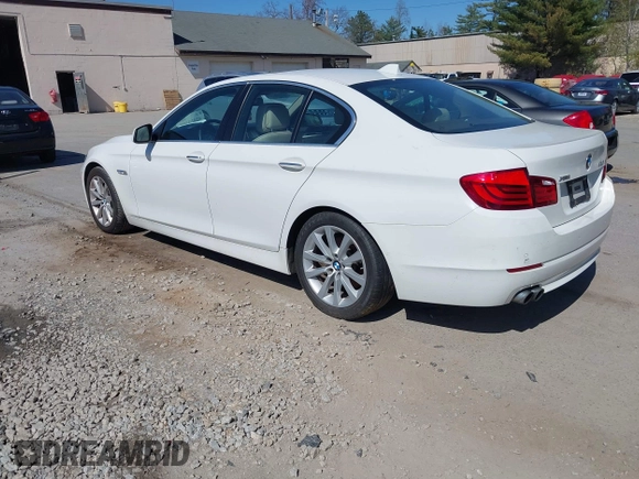 2013 BMW 5 Series 528i xDrive with VIN WBAXH5C50DD108318, listed as a IAAI auction lot 42131197 with 72,119 mi miles. Bid and sale history available at carsss.com. Image 3.