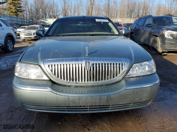 2006 Lincoln Town Car Signature Limited with VIN 1LNHM82VX6Y616177, listed as a Copart auction lot 44351915 with 92,583 mi miles and Clean Title. Bid and sale history available at carsss.com. Image 5.
