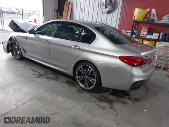 2020 BMW 5 Series M550i xDrive z VIN WBAJS7C07LCD85532, wystawiony jako IAAI lot #41518071 z przebiegiem 57 645 mil mil oraz . Historia ofert i sprzedaży dostępna na DreamBid. Obrazek 3.