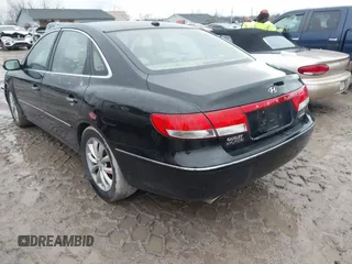 2008 Hyundai Azera Limited with VIN KMHFC46F68A296437, listed as a IAAI auction lot 41227512 with 139,672 mi miles. Bid and sale history available at carsss.com. Image 3.