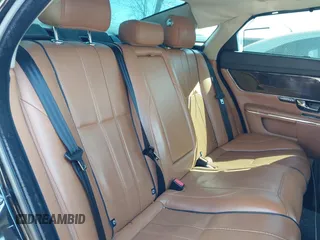 2013 Jaguar XJ Portfolio z VIN SAJWJ2GD0D8V49329, wystawiony jako IAAI lot #41829426 z przebiegiem 125 584 mil mil oraz . Historia ofert i sprzedaży dostępna na DreamBid. Obrazek 8.