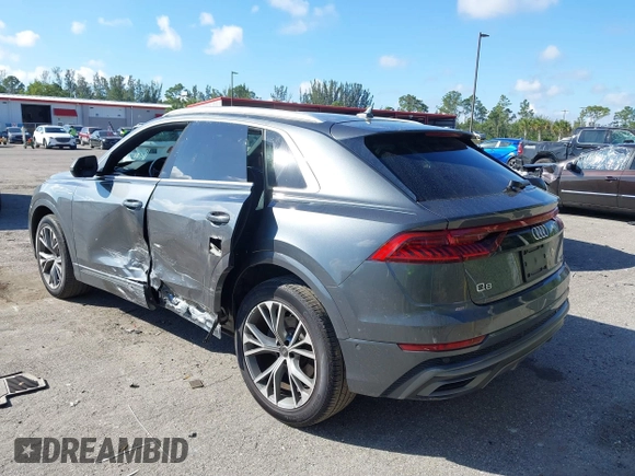 2021 Audi Q8 Premium Plus z VIN WA1EVAF15MD035056, wystawiony jako IAAI lot #41534412 z przebiegiem 65 579 mil mil oraz . Historia ofert i sprzedaży dostępna na DreamBid. Obrazek 3.
