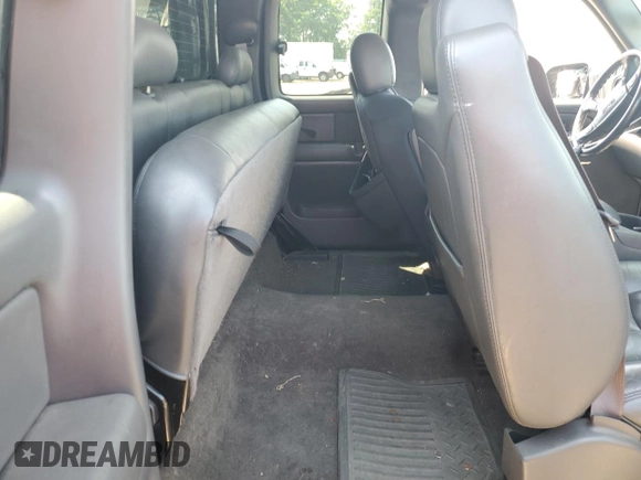 2005 GMC Sierra 2500HD SLT with VIN 1GTHK292X5E141116, listed as a Copart auction lot 61093415 with 160,630 mi miles and Salvage title. Bid and sale history available at DreamBid. Image 10.