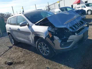 2019 Jeep Cherokee Latitude Plus with VIN 1C4PJMLB1KD166927, listed as a IAAI auction lot 41492327 with 113,869 mi miles. Bid and sale history available at carsss.com. Image 1.