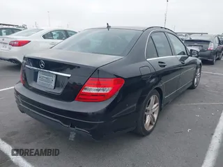 2014 Mercedes-Benz C 250 Sport с VIN WDDGF4HB8EA940242, выставлен на аукционе IAAI как лот 42661812 с пробегом 167 902 миль миль и . История ставок и продаж доступна на DreamBid. Изображение 4.