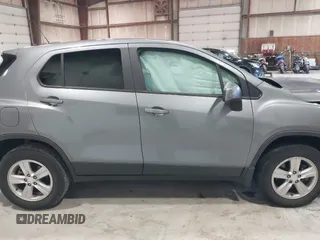 2020 Chevrolet Trax LS z VIN 3GNCJNSB8LL146506, wystawiony jako IAAI lot #41886763 z przebiegiem 21 255 mil mil oraz . Historia ofert i sprzedaży dostępna na DreamBid. Obrazek 13.