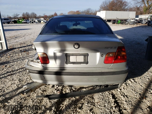 2003 BMW 3 Series 330i with VIN WBAEV534X3KM05095, listed as a Copart auction lot 82410974 with 220,644 mi miles and Salvage Title. Bid and sale history available at carsss.com. Image 6.