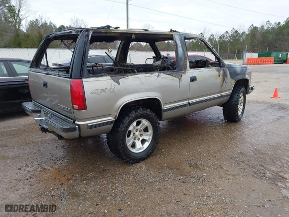 1998 Chevrolet Tahoe with VIN 3GNEK18R0WG121275, listed as a IAAI auction lot 41721304 with 1 mi miles. Bid and sale history available at carsss.com. Image 4.
