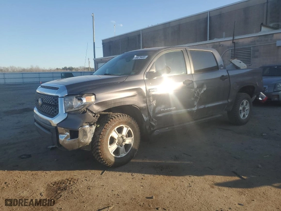 2018 Toyota Tundra 4WD SR5 with VIN 5TFDY5F13JX681559, listed as a Copart auction lot 46679485 with 226,615 mi miles and Salvage Title. Bid and sale history available at carsss.com. Image 1.