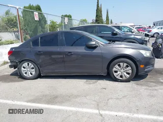 2014 Chevrolet Cruze LS z VIN 1G1PA5SG1E7405326, wystawiony jako IAAI lot #42095319 z przebiegiem Nie podano mil oraz . Historia ofert i sprzedaży dostępna na DreamBid. Obrazek 12.