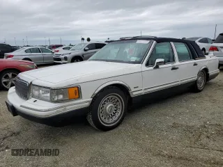 1994 Lincoln Town Car Signature z VIN 1LNLM82W1RY772678, wystawiony jako Copart lot #74602944 z przebiegiem Nie podano mil oraz Szkody całkowita. Historia ofert i sprzedaży dostępna na DreamBid. Obrazek 1.
