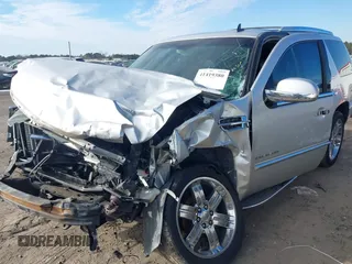 2010 Cadillac Escalade z VIN 1GYUCAEF9AR180758, wystawiony jako IAAI lot #41419380 z przebiegiem 201 784 mil mil oraz . Historia ofert i sprzedaży dostępna na DreamBid. Obrazek 6.