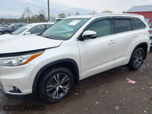 2016 Toyota Highlander XLE z VIN 5TDJKRFH4GS323202, wystawiony jako IAAI lot #42026959 z przebiegiem 135 430 mil mil oraz . Historia ofert i sprzedaży dostępna na DreamBid. Obrazek 17.