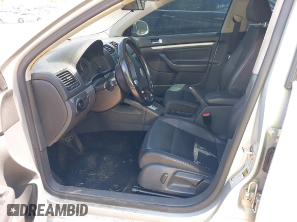 2008 Volkswagen Jetta SE z VIN 3VWRZ71K88M073886, wystawiony jako IAAI lot #42207911 z przebiegiem Nie podano mil oraz . Historia ofert i sprzedaży dostępna na DreamBid. Obrazek 5.