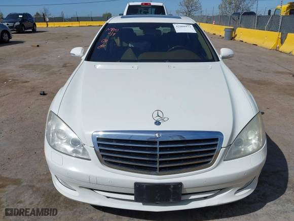 2009 Mercedes-Benz S-Class 5.5L V8 with VIN WDDNG86X29A242256, listed as a IAAI auction lot 42008977 with 195,004 mi miles. Bid and sale history available at carsss.com. Image 12.