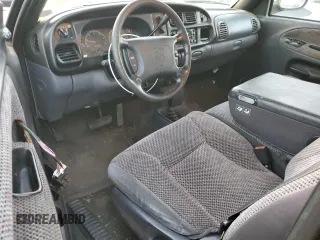 1999 Dodge 1500 z VIN 3B7HF12Y2XG217288, wystawiony jako Copart lot #79251774 z przebiegiem 135 893 mil mil oraz Czysty tytuł • Clean title. Historia ofert i sprzedaży dostępna na DreamBid. Obrazek 8.