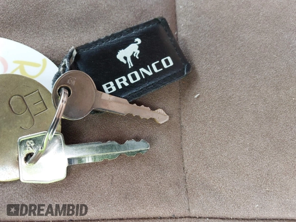 1990 Ford Bronco Custom с VIN 1FMEU15H0LLB25514, выставлен на аукционе IAAI как лот 42366593 с пробегом 75 762 миль миль и . История ставок и продаж доступна на DreamBid. Изображение 11.