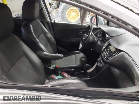 2019 Chevrolet Trax LT with VIN KL7CJPSB8KB937572, listed as a IAAI auction lot 42032722 with 103,132 mi miles. Bid and sale history available at carsss.com. Image 5.