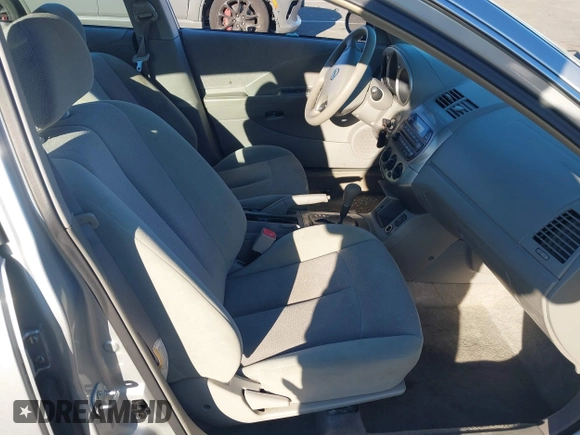 2004 Nissan Altima S with VIN 1N4AL11DX4C147777, listed as a IAAI auction lot 41646134 with 124,023 mi miles. Bid and sale history available at carsss.com. Image 5.