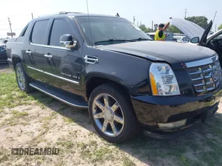 2008 Cadillac Escalade EXT z VIN 3GYFK62878G208887, wystawiony jako IAAI lot #41929267 z przebiegiem 186 074 mil mil oraz . Historia ofert i sprzedaży dostępna na DreamBid. Obrazek 1.