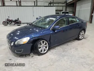 2013 Volvo S60 T6 R-Design Platinum z VIN YV1902FH3D2196262, wystawiony jako Copart lot #56960295 z przebiegiem 84 446 mil mil oraz Szkoda całkowita • Salvage title. Historia ofert i sprzedaży dostępna na DreamBid. Obrazek 1.